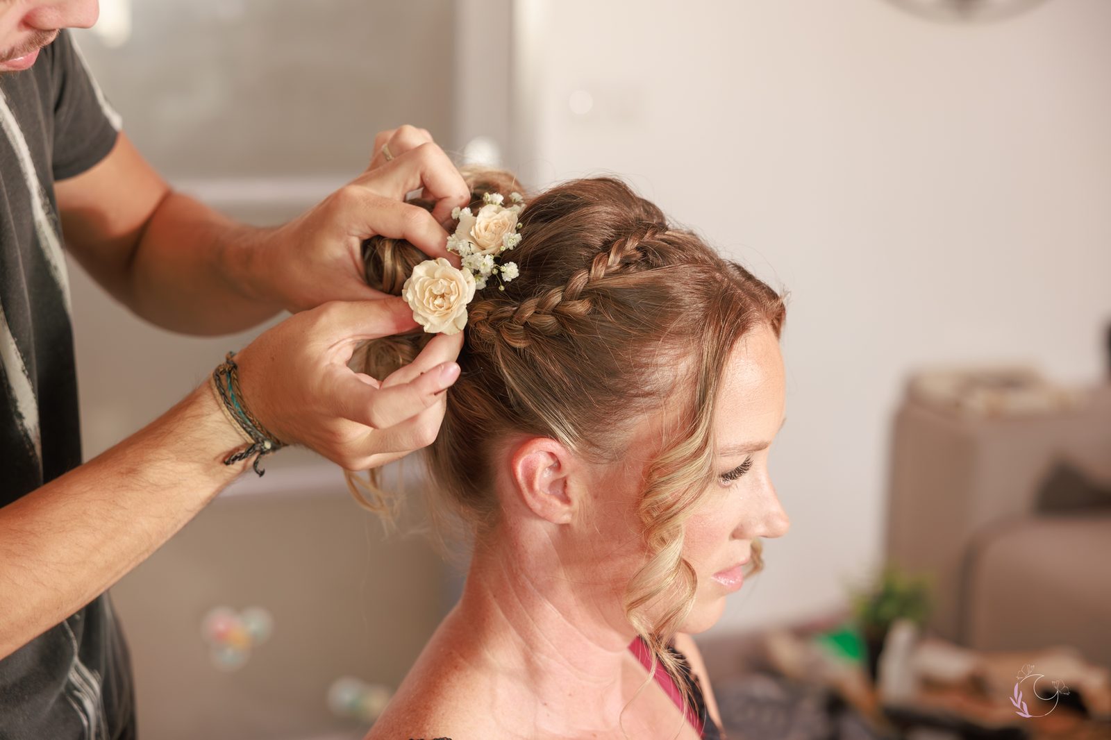 Préparatifs de la mariée, coiffure fleurie, Maison YaniAm