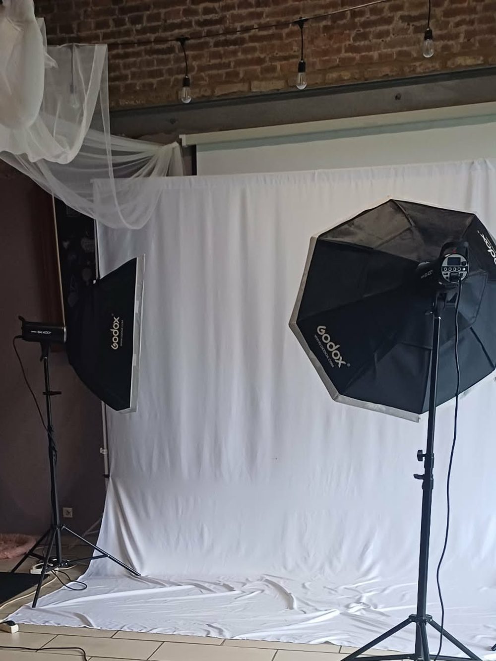 Installation studio The Portrait Room : éclairage professionnel et fond neutre