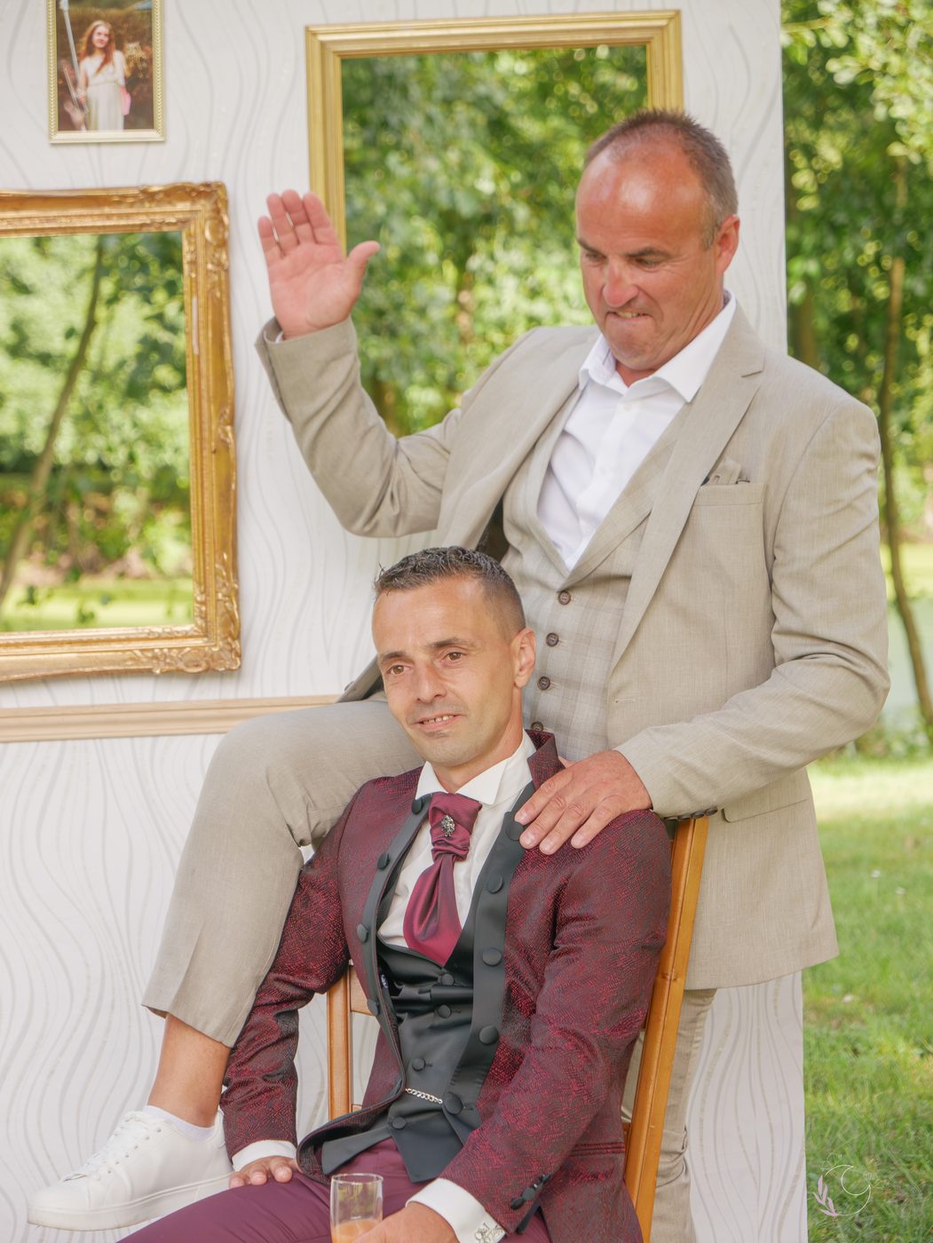 Interprétation extérieure du Portrait Room lors d'un mariage champêtre