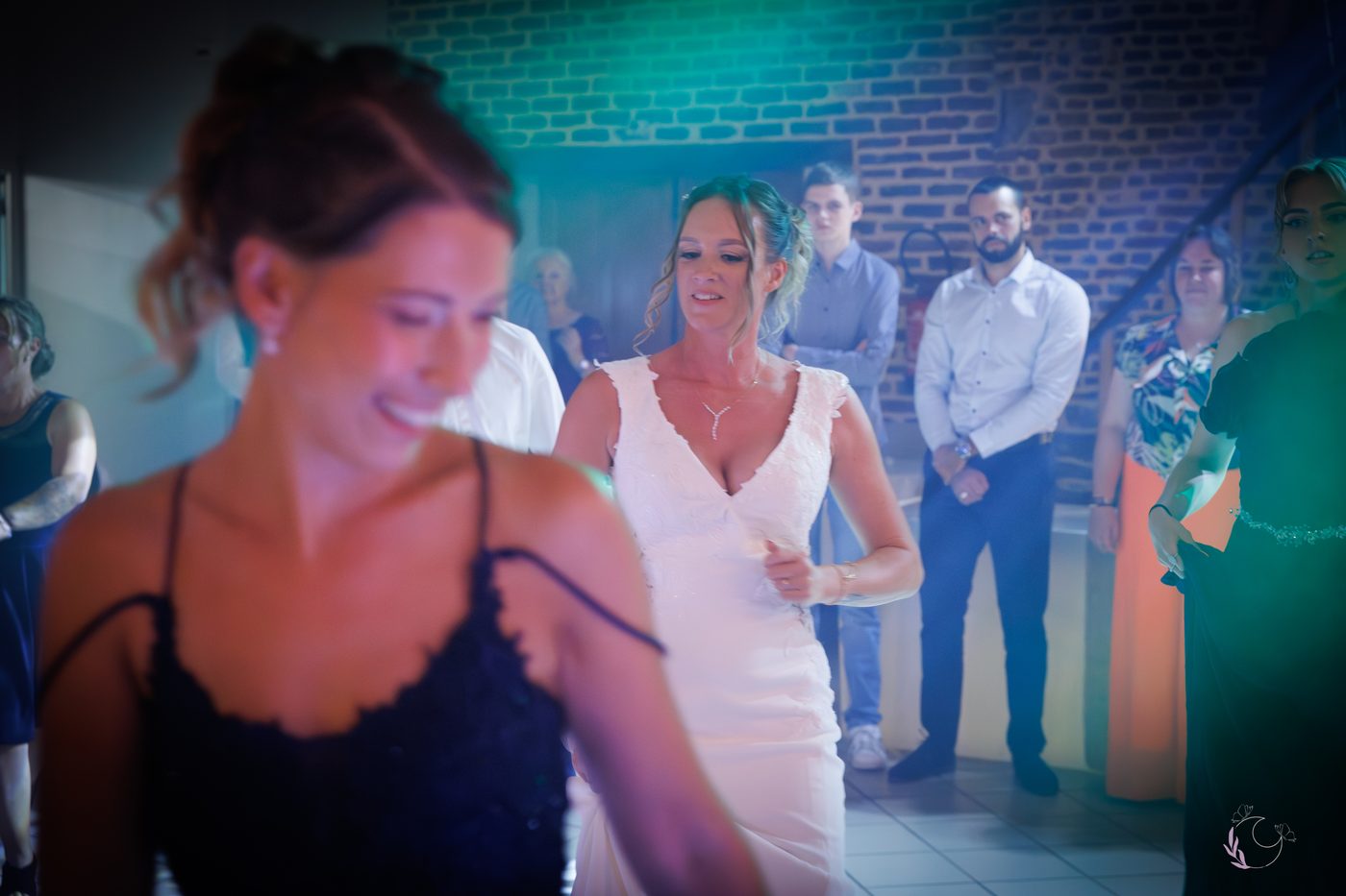 Ambiance de piste de danse aux lumières colorées