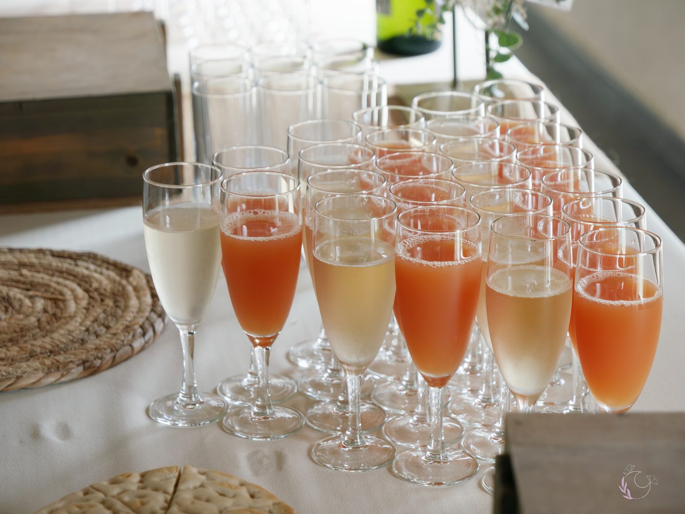 Coupes de bienvenue aux couleurs variées pour le vin d'honneur