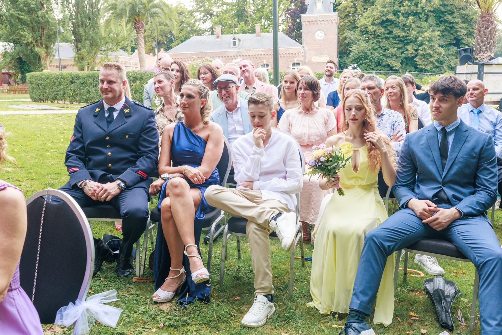 La famille réunie au premier rang pendant la cérémonie