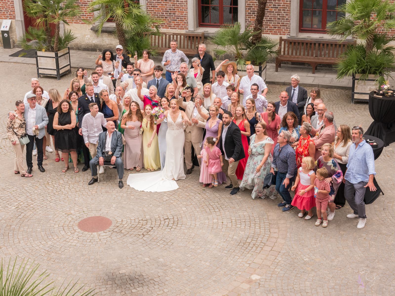Photo de groupe réunissant tous les invités